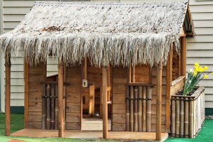 The outdoor play hut